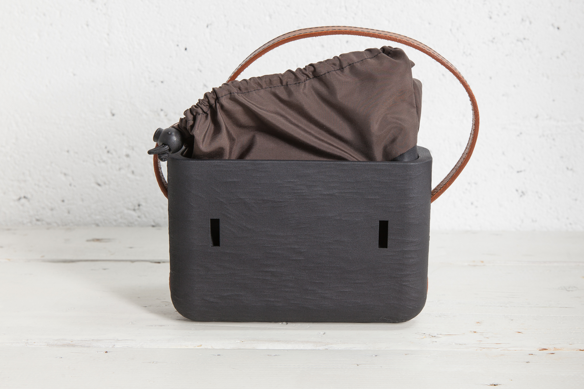 XYZBag. Dada 2, 3D handbag designed as unique item, through a co-created digital sartorial manufacturing process.