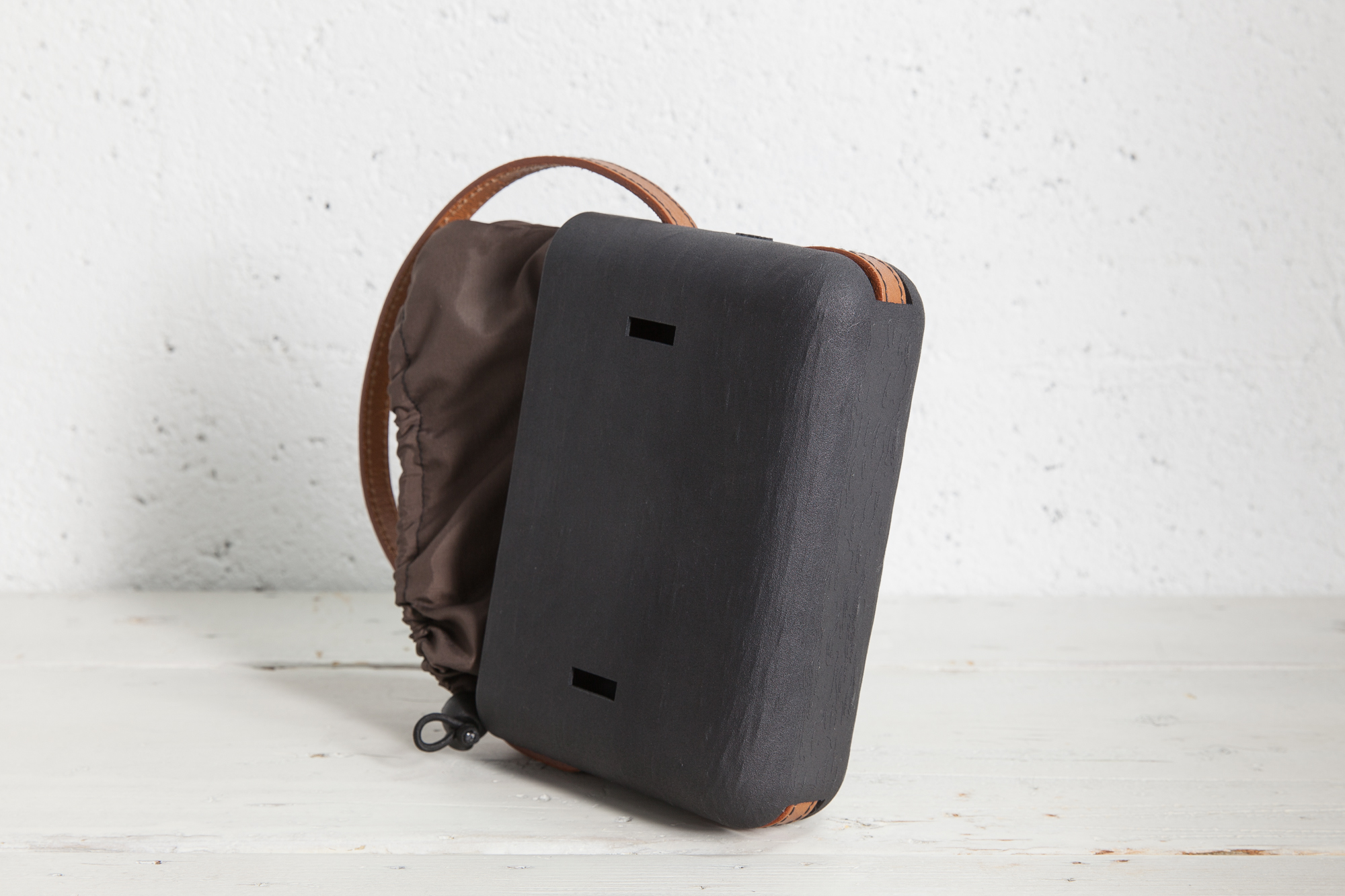 XYZBag. Dada 2, 3D handbag designed as unique item, through a co-created digital sartorial manufacturing process.